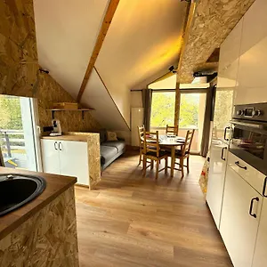https://appartement-5-7-personnes-dernier-etage-aux-jardins-alpins.fr-provencehotel.com